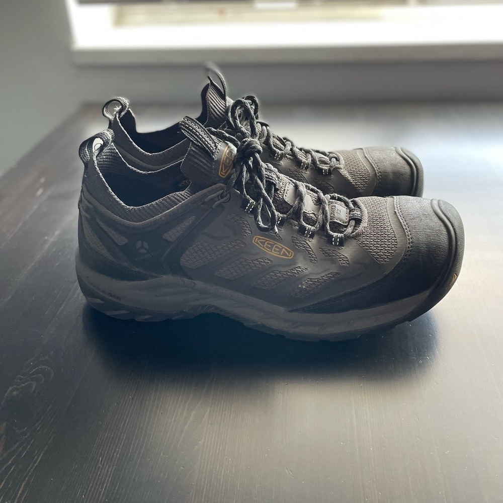 KEEN Men's Black Utility / Hiking Shoes